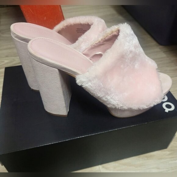 Pink Furry Platform Heels - Picture 1 of 1